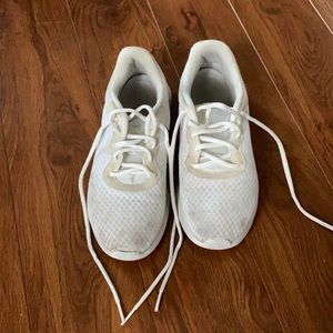 nike tanjun sneakers